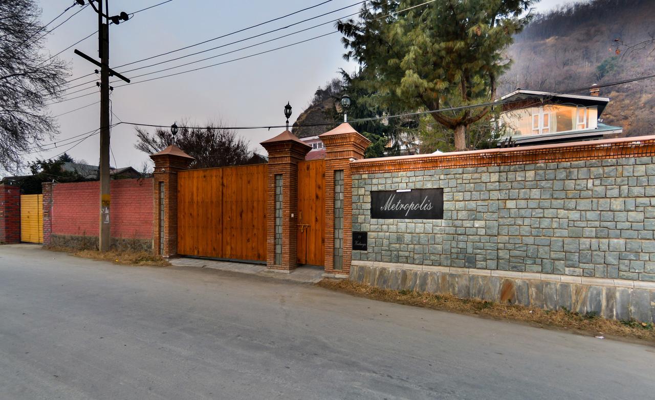 Hotel Metropolis Srinagar  Ngoại thất bức ảnh