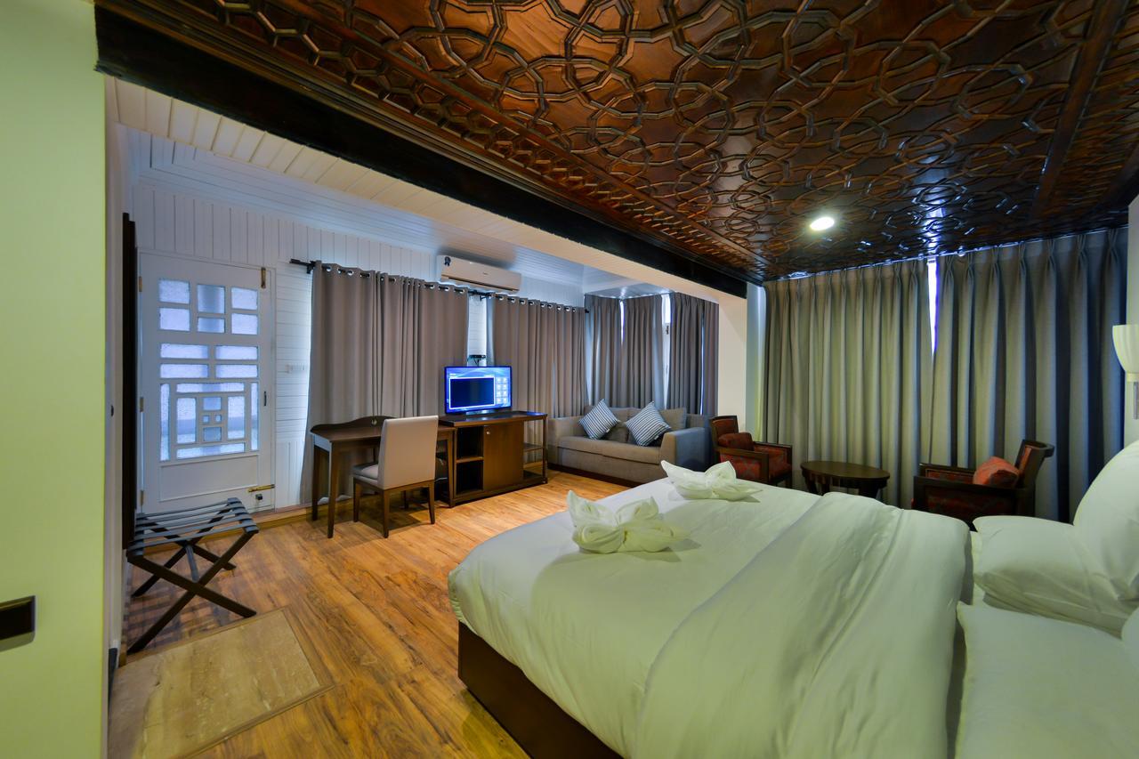 Hotel Metropolis Srinagar  Ngoại thất bức ảnh