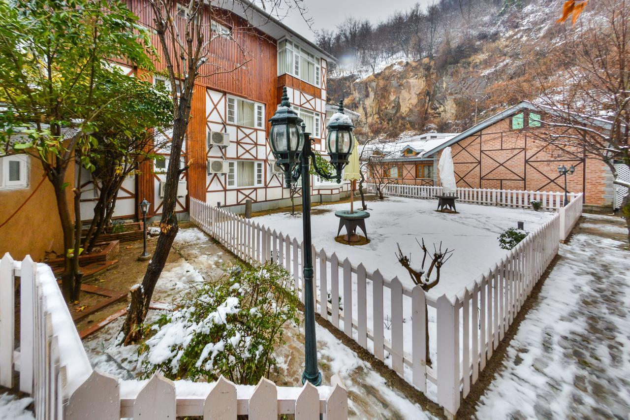 Hotel Metropolis Srinagar  Ngoại thất bức ảnh