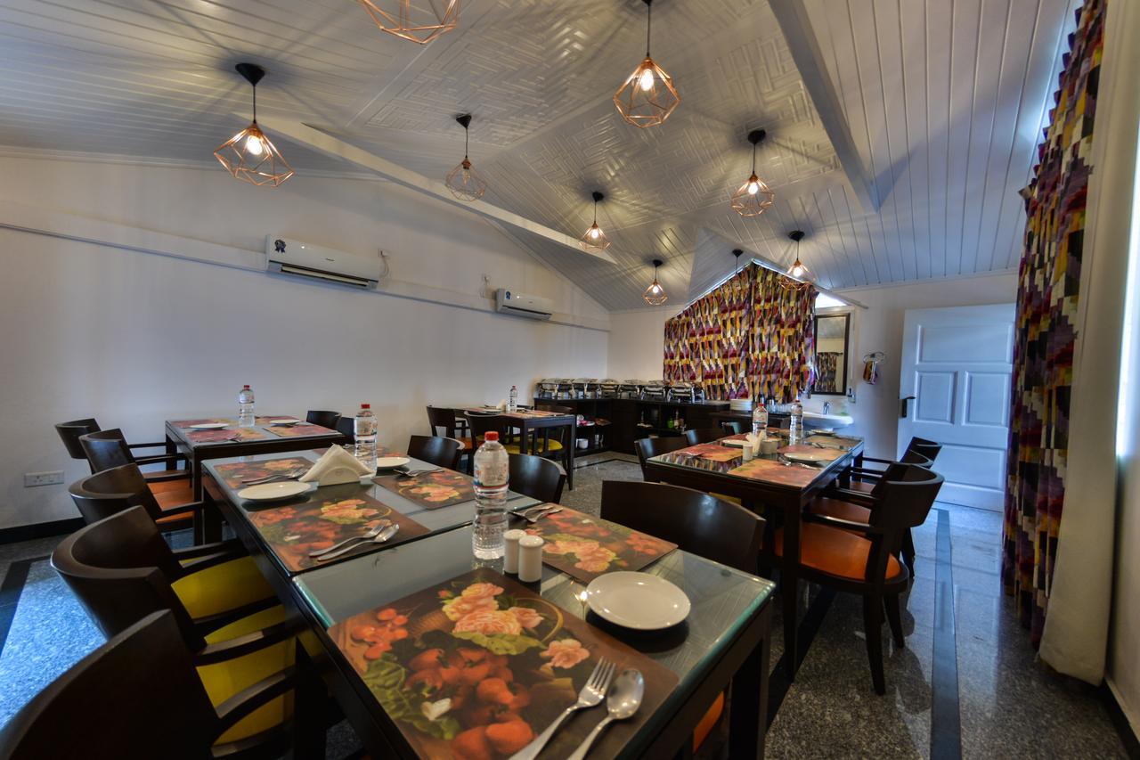 Hotel Metropolis Srinagar  Ngoại thất bức ảnh