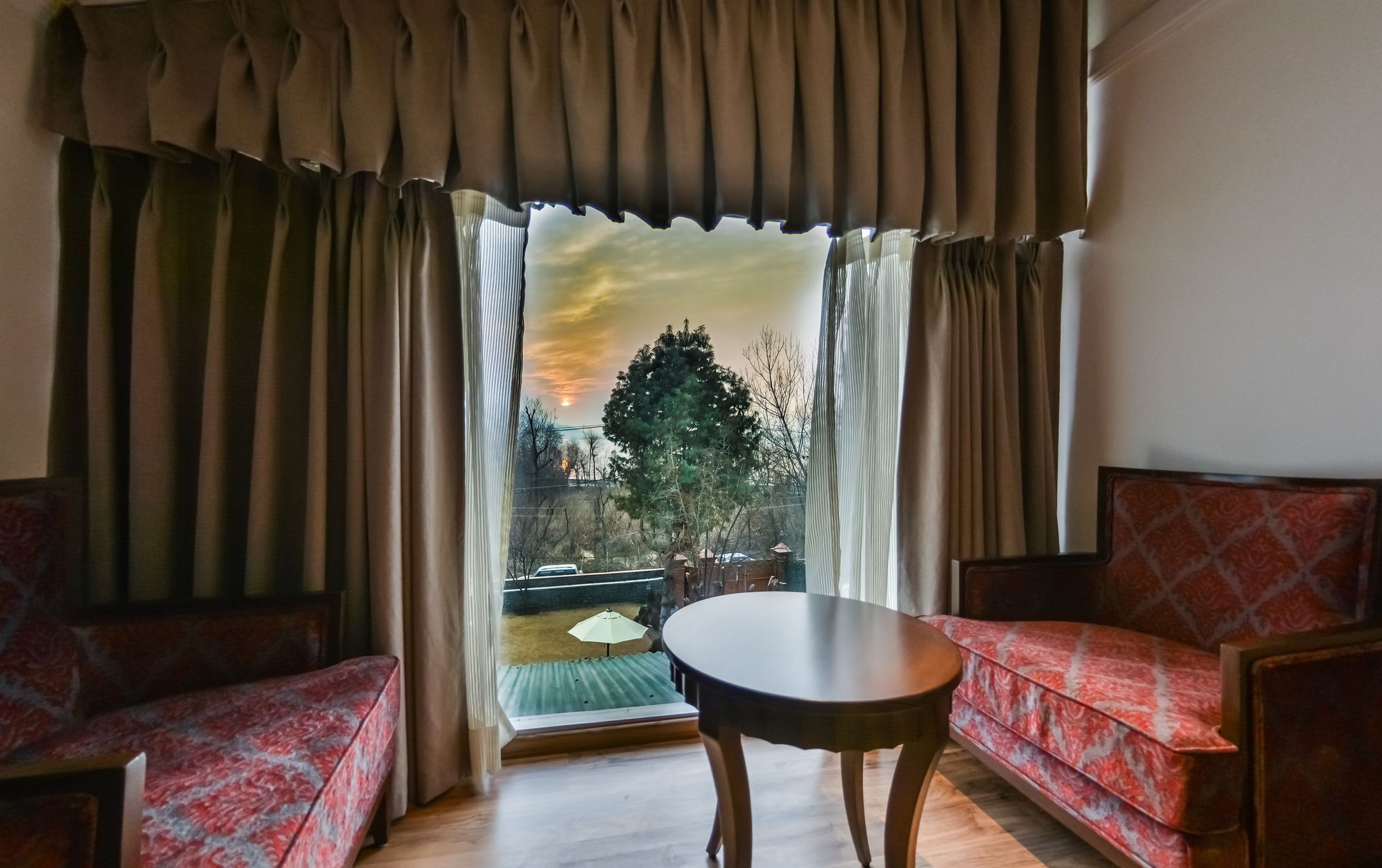 Hotel Metropolis Srinagar  Ngoại thất bức ảnh